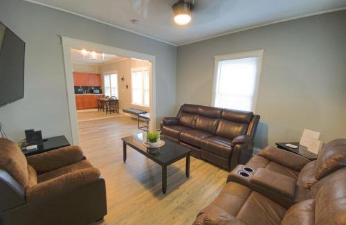 Niagara Falls Casa | Large 6BR, 2 bath in Niagara Falls