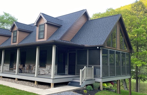 Hyner Cabina | Large 7-Bedroom Cabin Overlooking Pine Creek in Jersey Mills