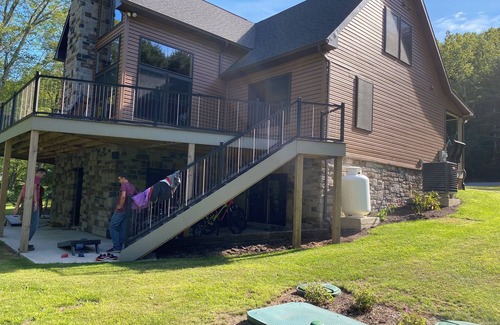 Hyner Cabina | Large 7-Bedroom Cabin Overlooking Pine Creek in Jersey Mills