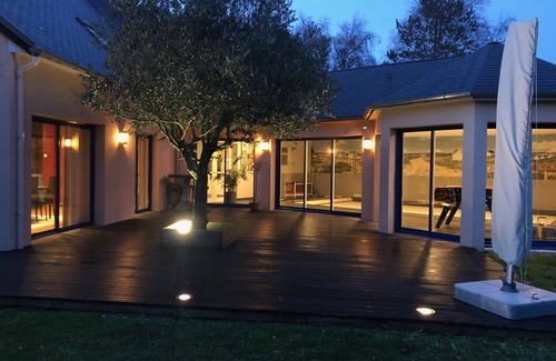 Gouville-sur-Mer Casa | Large 8-person house with indoor pool and garden