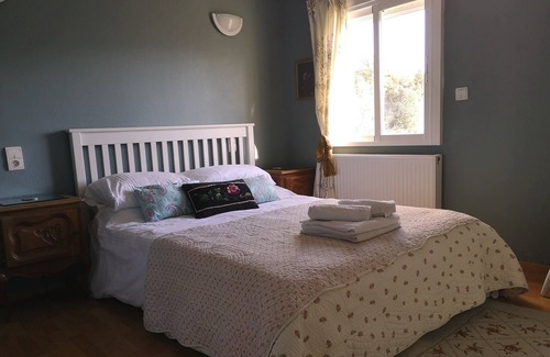 Ginoles Apartamento | Large air conditioned two bedroom apartment with garden and stunning views