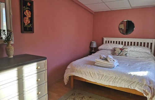 Ginoles Apartamento | Large air conditioned two bedroom apartment with garden and stunning views