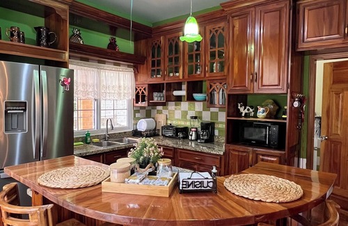 Pena Blanca Casa | ¡Casa grande y elegante frente a El Canal Kayak, Los Naranjos, Lago de Yojoa!