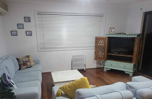 Miami Casa | Gold Coast Pet friendly home. 6mins walk to beach