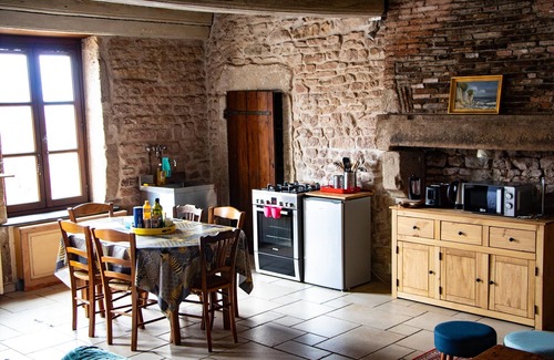 Montcenis Casa | Large apartment with raised garden in the heart of Burgundy