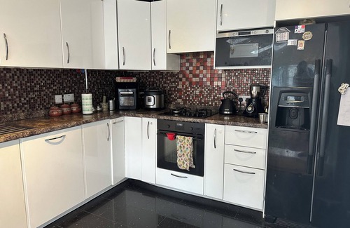 Beddington North Casa | Large Beautiful 5 BED Home in LONDON