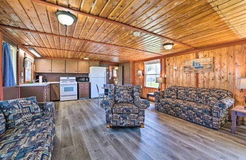 Houghton Lake Cabina | Large Cabin: Steps to the Lake! PET FRIENDLY!