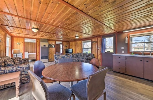 Houghton Lake Cabina | Large Cabin: Steps to the Lake! PET FRIENDLY!