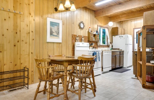 Elk Meadows Cabina | ¡NUEVO LISTADO! Gran cabina con mesa de billar y comedor al aire libre, cerca del río Yakima.