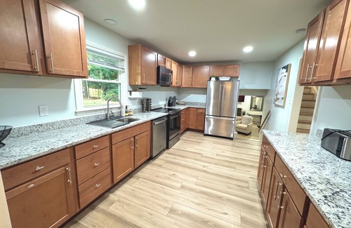 Southwest Raleigh Casa | Large Cary Family Home-3 King Beds, Fenced Yard, 3 full bathrooms