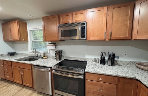 Southwest Raleigh Casa | Large Cary Family Home-3 King Beds, Fenced Yard, 3 full bathrooms