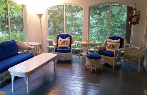 Bay View Cabaña | Circa 1891 Grande Victorian Cottage