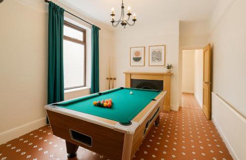Grangetown Casa | Large CityCentre Townhouse & Hot Tub, Pool Table and Offroad Parking