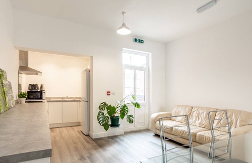 Normanton Casa | Large Contractor House*Free Parking*Close M1 & M62