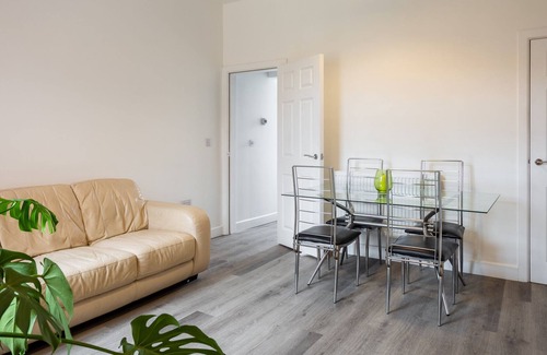Normanton Casa | Large Contractor House*Free Parking*Close M1 & M62