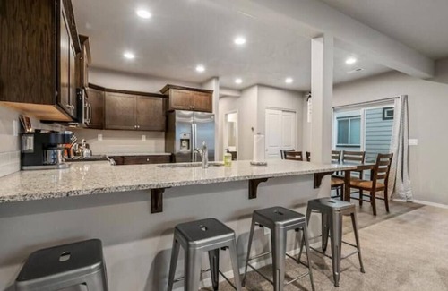 Ponderay Cabaña | Large Cottage Near Downtown, Beach & Skiing #116