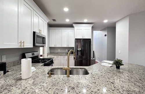 Stone Mountain Casa | Large East Atlanta Home - 4 bedrooms / 3 full baths - Sleeps 10