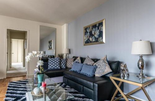 Mid-Wilshire Apartamento | Large Elegant Condo with Views near the Grove