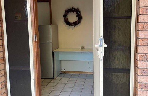 Isabella Plains Casa | Large Ensuite with small kitchnett