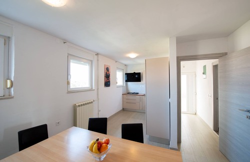 Valdebek Apartamento | Amplio apartamento familiar con piscina privada.