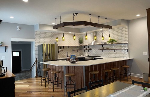 Geneva Casa | Large, family friendly, historic downtown Geneva. Lots of spaces for gathering.