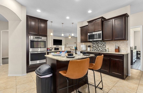 Temple Casa | Large Family/Group Retreat Near Medical. Games+Movie Theatre+Billiards Book Now!