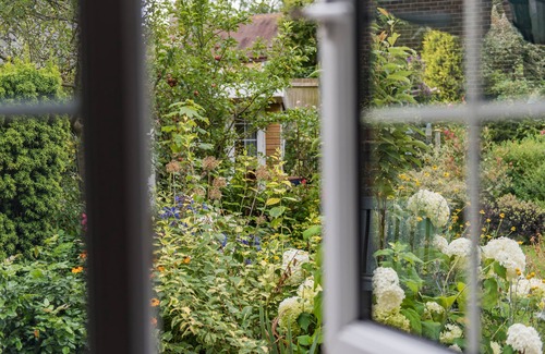 Alkham Casa | Large family holiday home with beautiful garden, sleeping 8 guests in the beautiful Kent countrysid