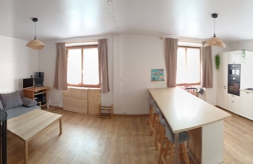 Ecole Casa | Large family home for adults, children and pets