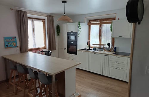 Ecole Casa | Large family home for adults, children and pets