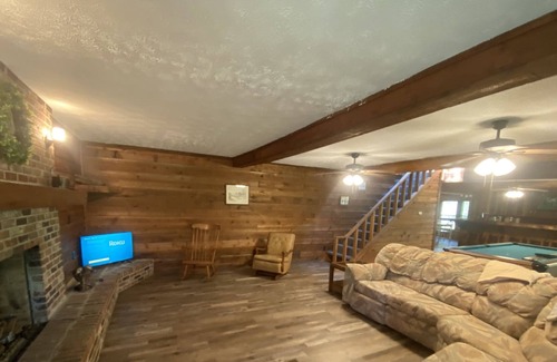 Newington Casa | Large Family Home on the Savannah River - Grill, Pool Table, Fire pit, and Indoo