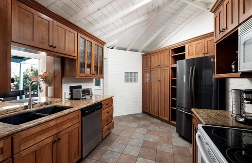Lemon Grove Casa | Large family home with pool, barbecue and mountain views!