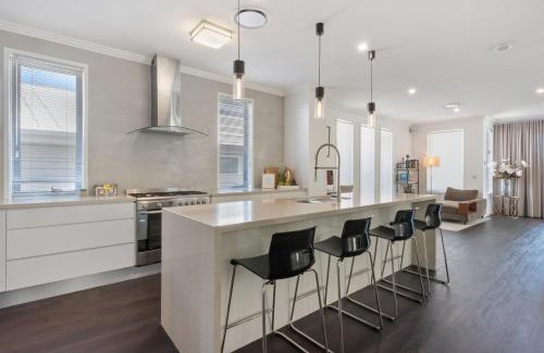 Balmoral Casa | Large Family Home with Pool & Spa