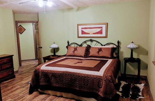 Cape Fair Otro | Large Farmhouse in Ozark Mountains