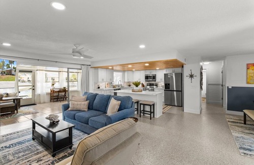 Dixie Shores Casa | Large Game Room Kayaks No Steps Waterfront