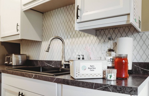 Macalester - Groveland Casa | Large Groups Unite 💚 Coffee Bar 💚 2 Dining Rooms for Maximum Game Fun