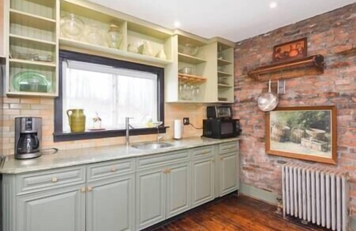 North Adams Casa | Large hilltop villa with hot tub!