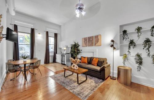 Center City West Apartamento | Large Historical Center City 1BR that Sleeps 4