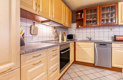 Trollenhagen Apartamento | Amplio apartamento vacacional con jardín, terraza privada y Wi-Fi en el sótano