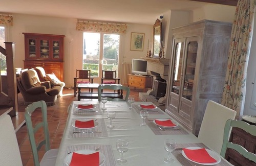 Combrit Villa | Gran villa de vacaciones para 10 personas, a 80 metros de la playa, en un jardín cerrado