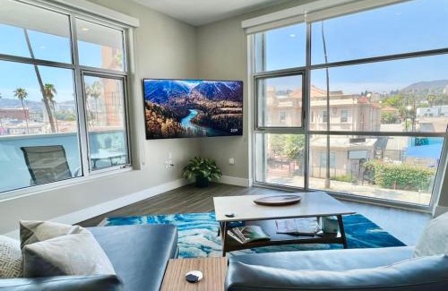 Hollywood Apartamento | Large Hollywood Corner 2 Bedroom with Private Balcony