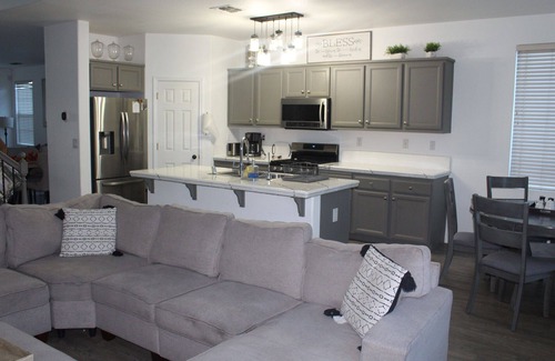 Linda Casa | Large home in Marysville 7 min to hard Rock casino and 30 min to Sacra-Airport