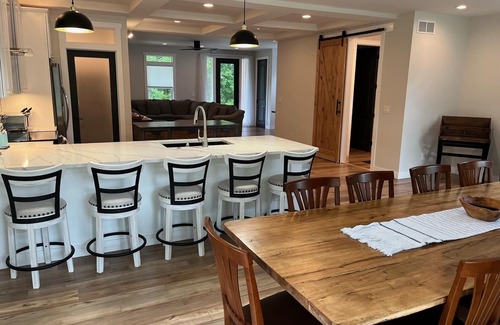 Shawnee Hills Casa | Large home, Peaceful, Gameroom, HotTub, Riverview, Location Location Location!