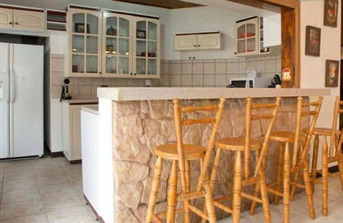 Ciudad Cariari Casa | Descuento especial de San Valentín !Casa grande 4br, más segura/mejor ubicación para viajes