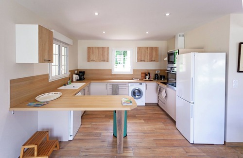 Aureilhan Casa | Amplia casa para 12 en el bosque bordeando un lago