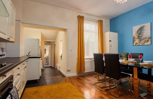 Heaton Apartamento | Large House in Newcastle City Centre - Sleeps 12