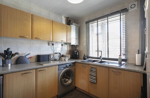 Newark Casa | Large house offering one bedroom in Newark Centre , Notts