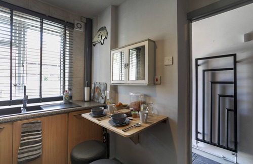 Newark Casa | Large house offering one bedroom in Newark Centre , Notts