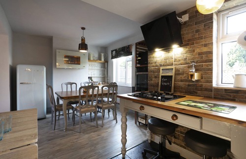 Newark Casa | Large house offering one bedroom in Newark Centre , Notts