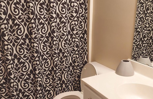 Cliftondale Casa | Large house with movie theater sleeps 14+