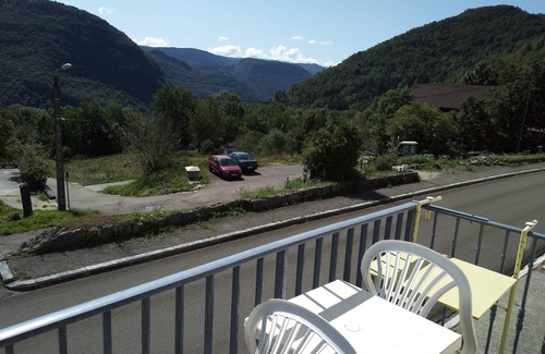 Saint-Claude Casa | Large independent apartment